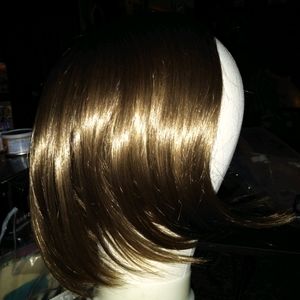Short brown wig